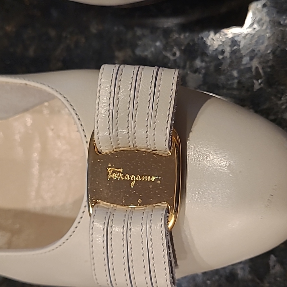 Vintage Salvatore Ferragamo 7.5AA Vera Bow - Picture 5 of 16